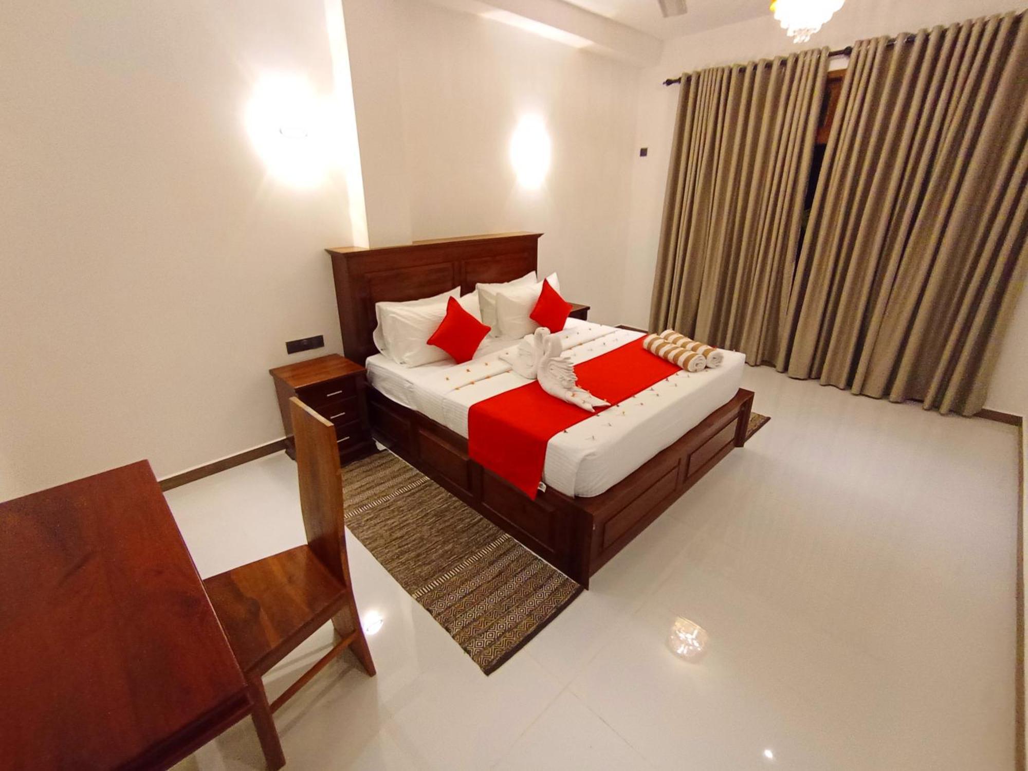 Hotel Crown Breeze Ahangama Exterior foto